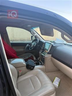 تۆیۆتا لاند کروزەر